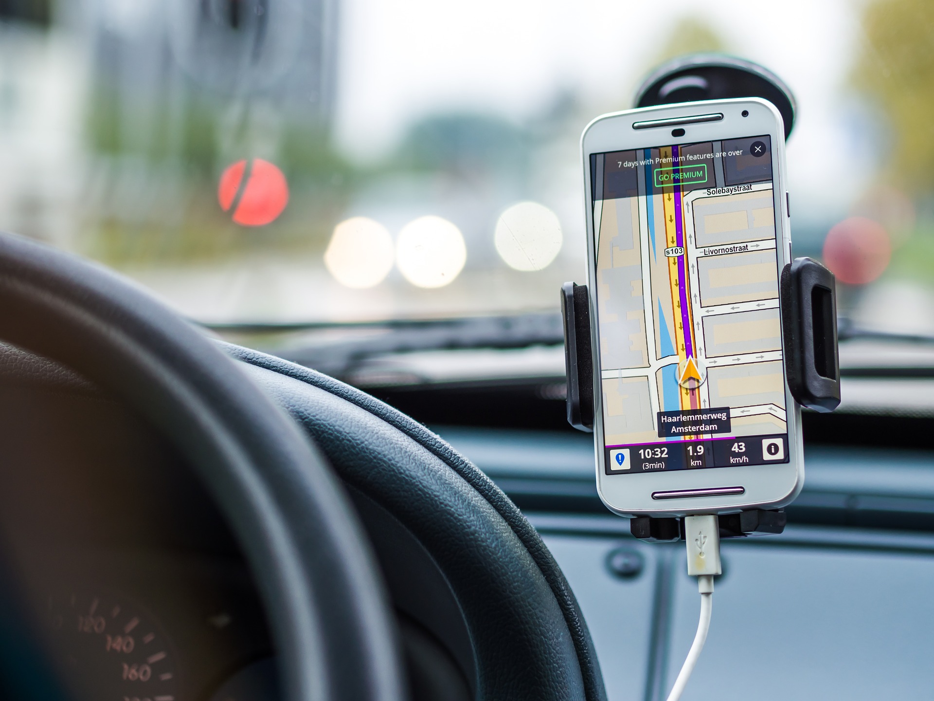 Jak wybrać nawigację GPS do swojego samochodu?