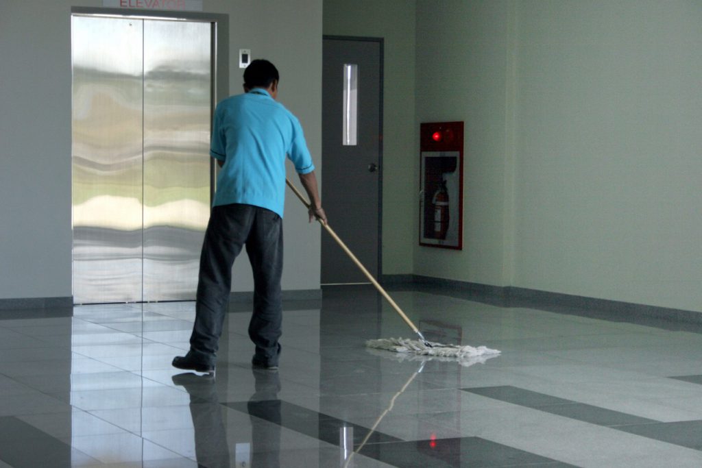 Firmy często chcą korzystać z profesjonalnego sprzątania
